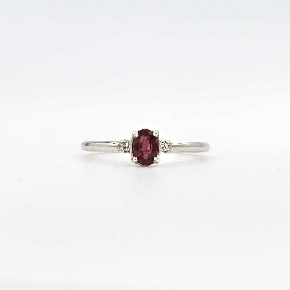 Anillo Rubí con diamantes – Joyeriamarquez