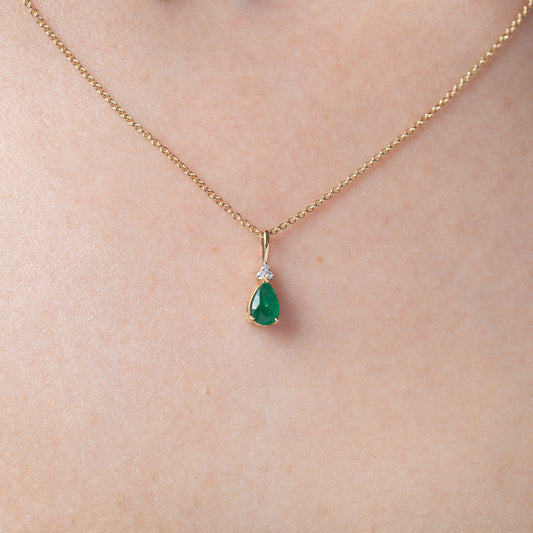 Cadena con dije de Esmeralda