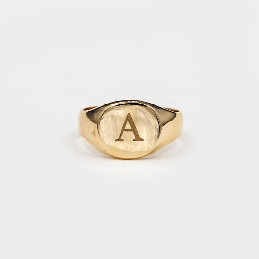 Signet ring con inicial